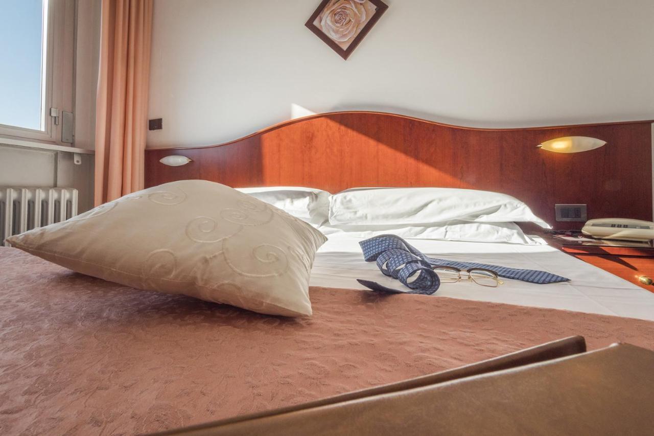 Grifone Hotel เปรูจา ภายนอก รูปภาพ
