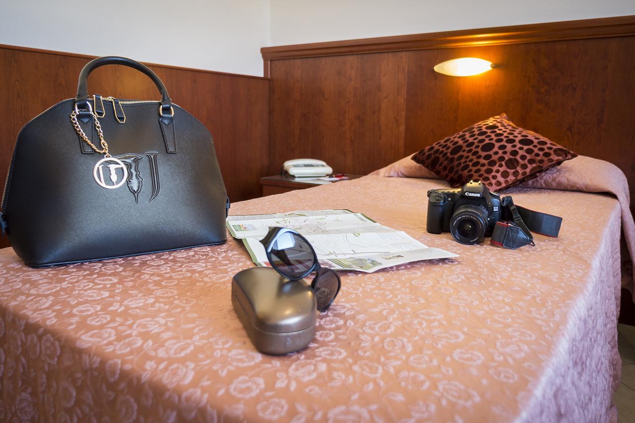 Grifone Hotel เปรูจา ภายนอก รูปภาพ