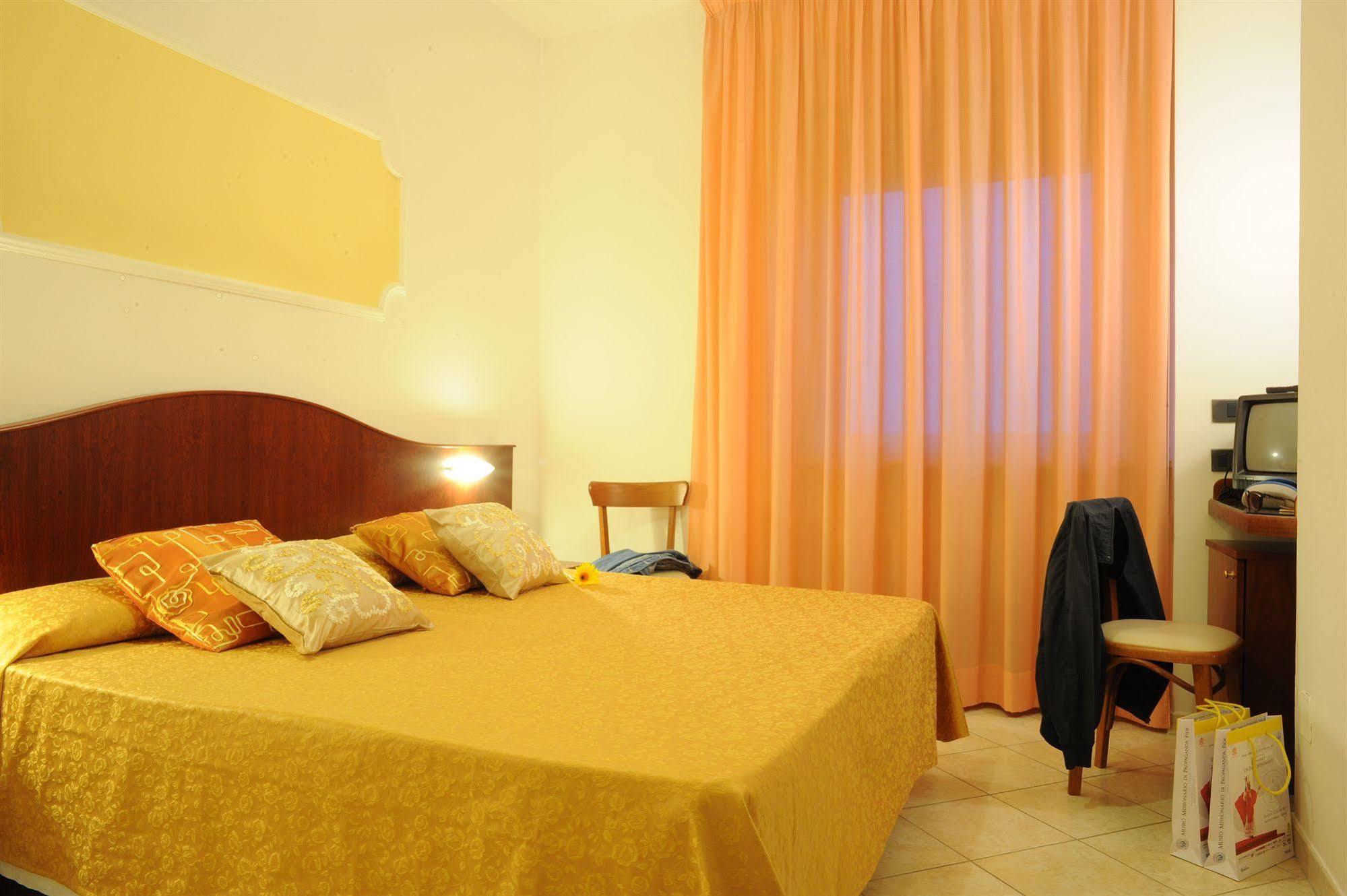 Grifone Hotel เปรูจา ภายนอก รูปภาพ