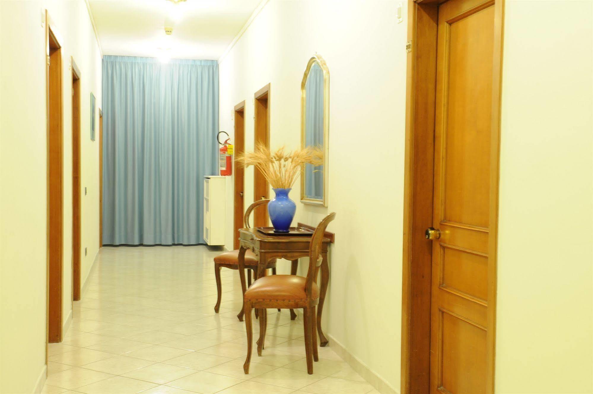 Grifone Hotel เปรูจา ภายนอก รูปภาพ